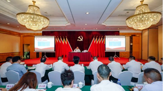 月博集团任丁书记带头讲授“不忘初心、牢记使命”主题教育专题党课