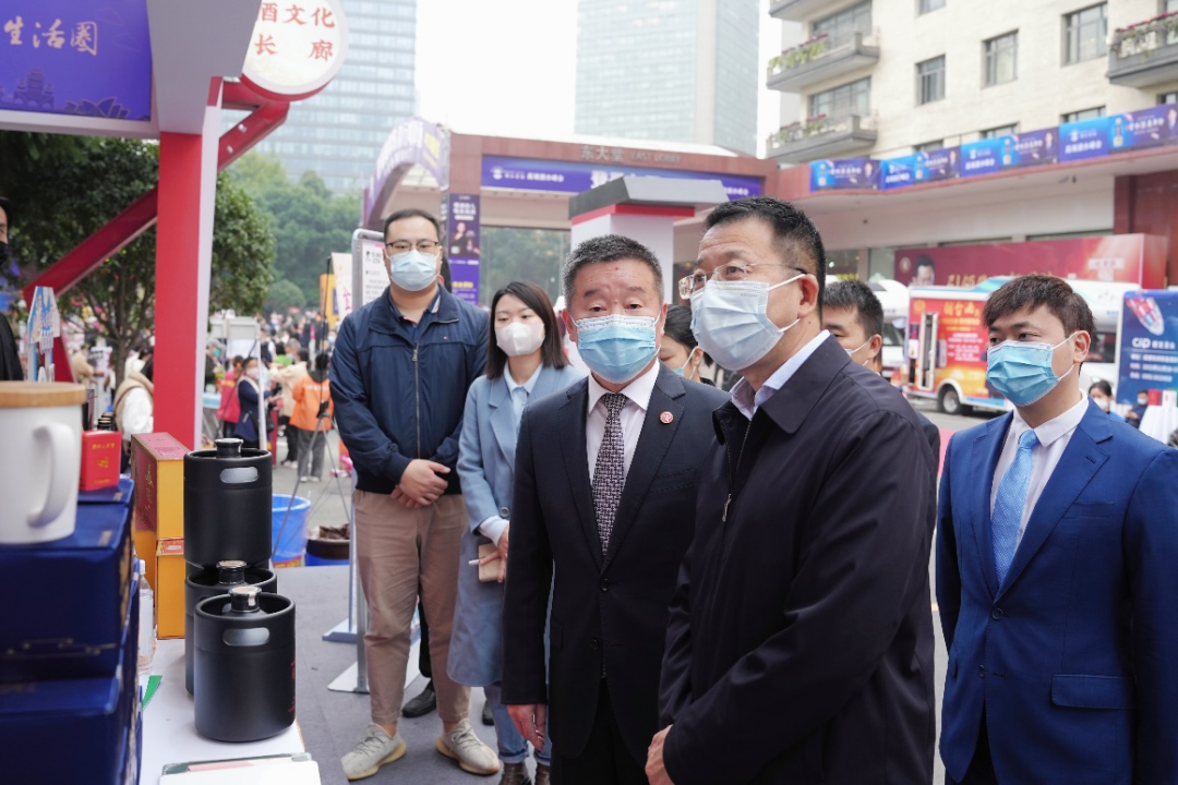 月博集团领导赴2022锦江宾馆酒类商务洽谈会现场检查指导工作